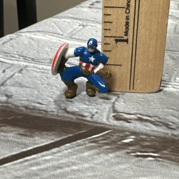 Kinder Joy Avengers Figure Mini Marvel Captain America Egg Surprise Toy - Picture 4 of 4